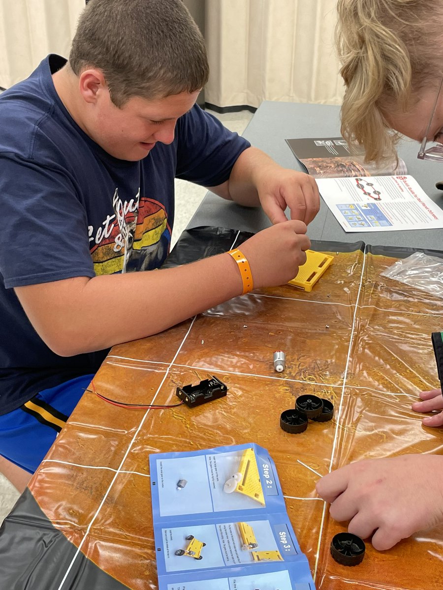 Kansas4H's tweet photo. 4-H Campference is experiencing Mars Base Camp tonight @RockSprings4H #4HScience https://t.co/Fln4ma27FY
