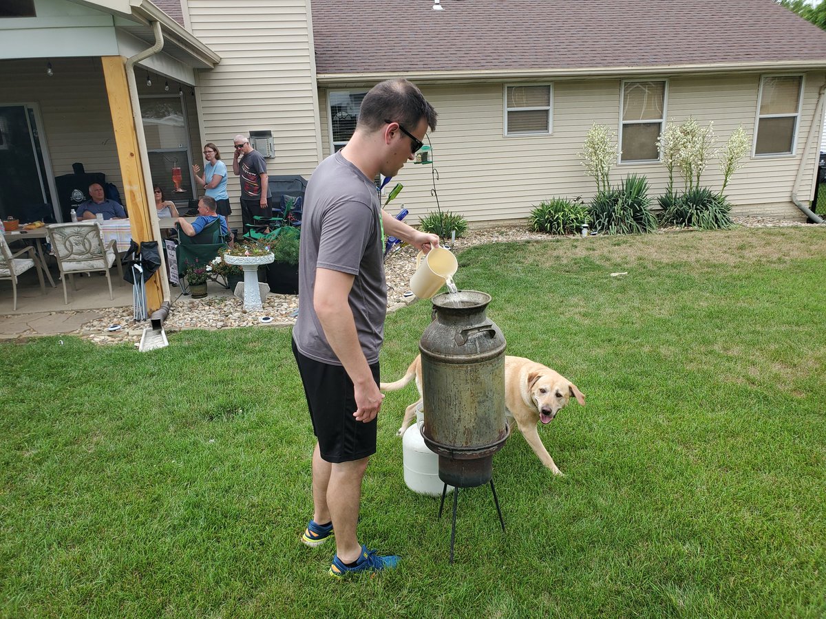 oldmankaiser's tweet photo. It's can feed day.  1st time in 2 years. Great to have friends and family gathered for a big meal safely.  #family #friends #canfeed #goodeats #Iowa https://t.co/3ymqzqBcKj