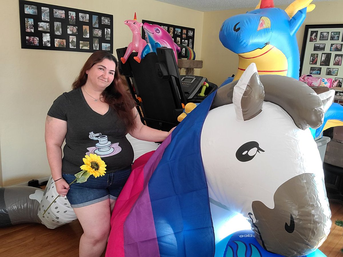 StormyKittyhawk's tweet photo. 🎶 I see your true colors
And that's why I love you
So don't be afraid to let them show
Your true colors
True colors are beautiful
Like a rainbow🎵
#Pride2021 #bisexualpride #inflatable #Bisexualvisability
#Puffypaws https://t.co/snOyd8n21a