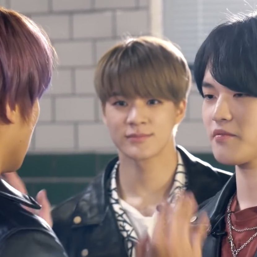 귀여워 친구들 게임하는 거 집중해서 보는 제노 .•◡•