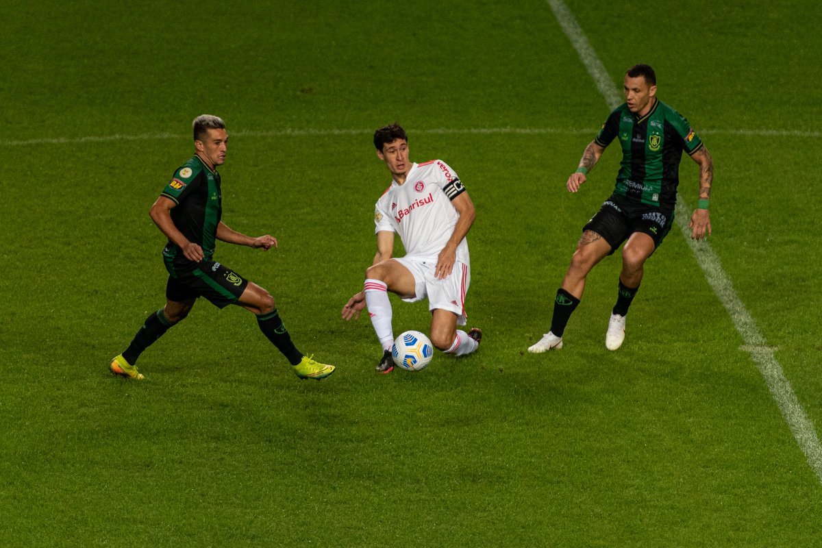 BrasileiraoPlay's tweet image. 🔚 ¡Final en el Raimundo Sampaio!

@AmericaMG 1⃣ - 1⃣ @SCInternacional 

#AMExINT 

📸 Alessandra Torres/AGIF