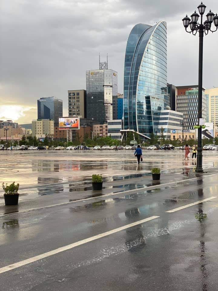 ХУДЛАА БАЙЛГҮЙ ДЭЭ🤔

500 саяын үнэтэй савтай цэцэг юм гэнэ. Хэдэн амьсгалын аппарат авах байсан бэ? #ГЭНЭЭ