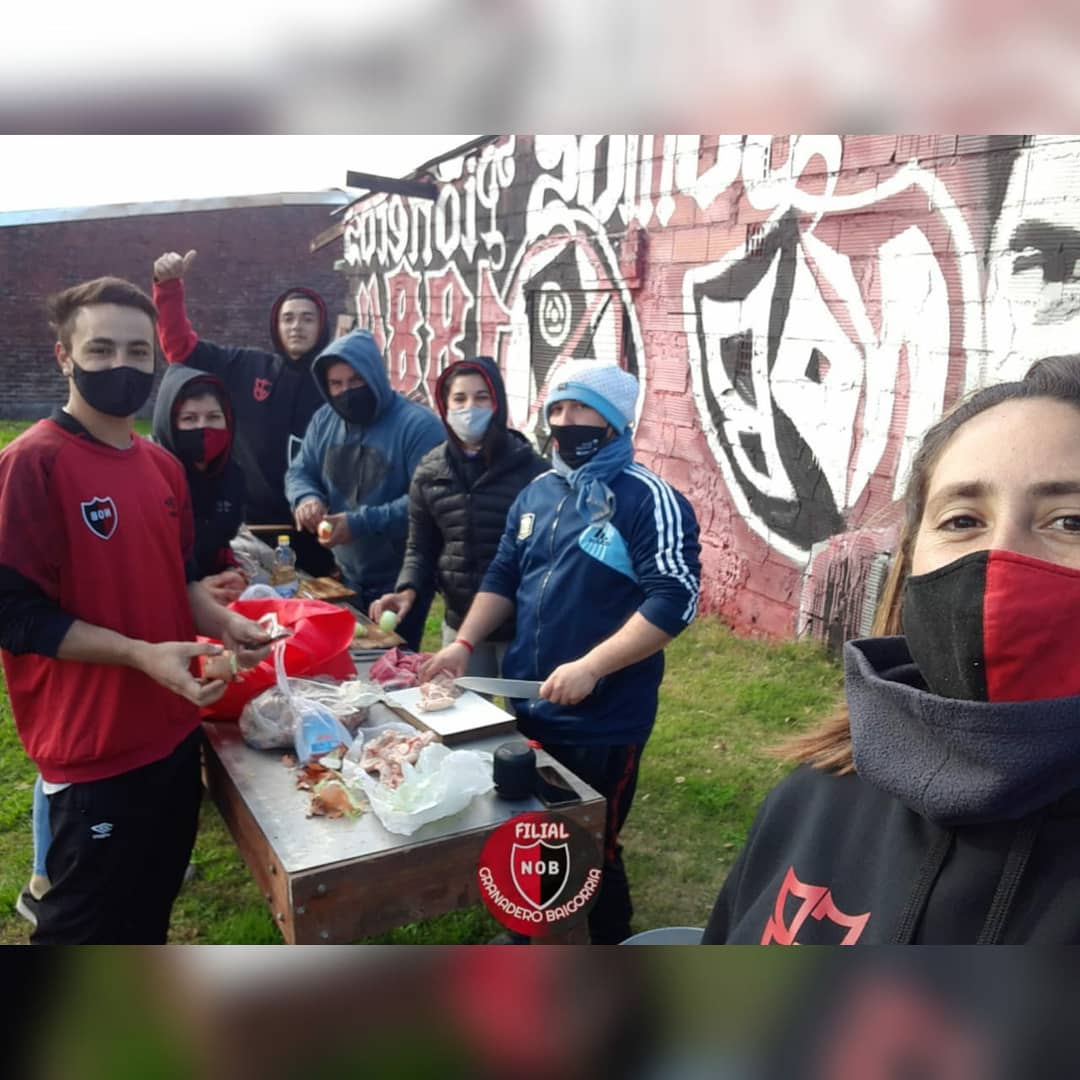 filialbaigorria's tweet photo. Domingo colosal🔴⚫
Jornada exitosa, se entregaron 105 raciones de arroz con pollo. En barrio Martín Fierro. Agradecemos siempre a todos los que colaboran! https://t.co/9cBGEa56qh