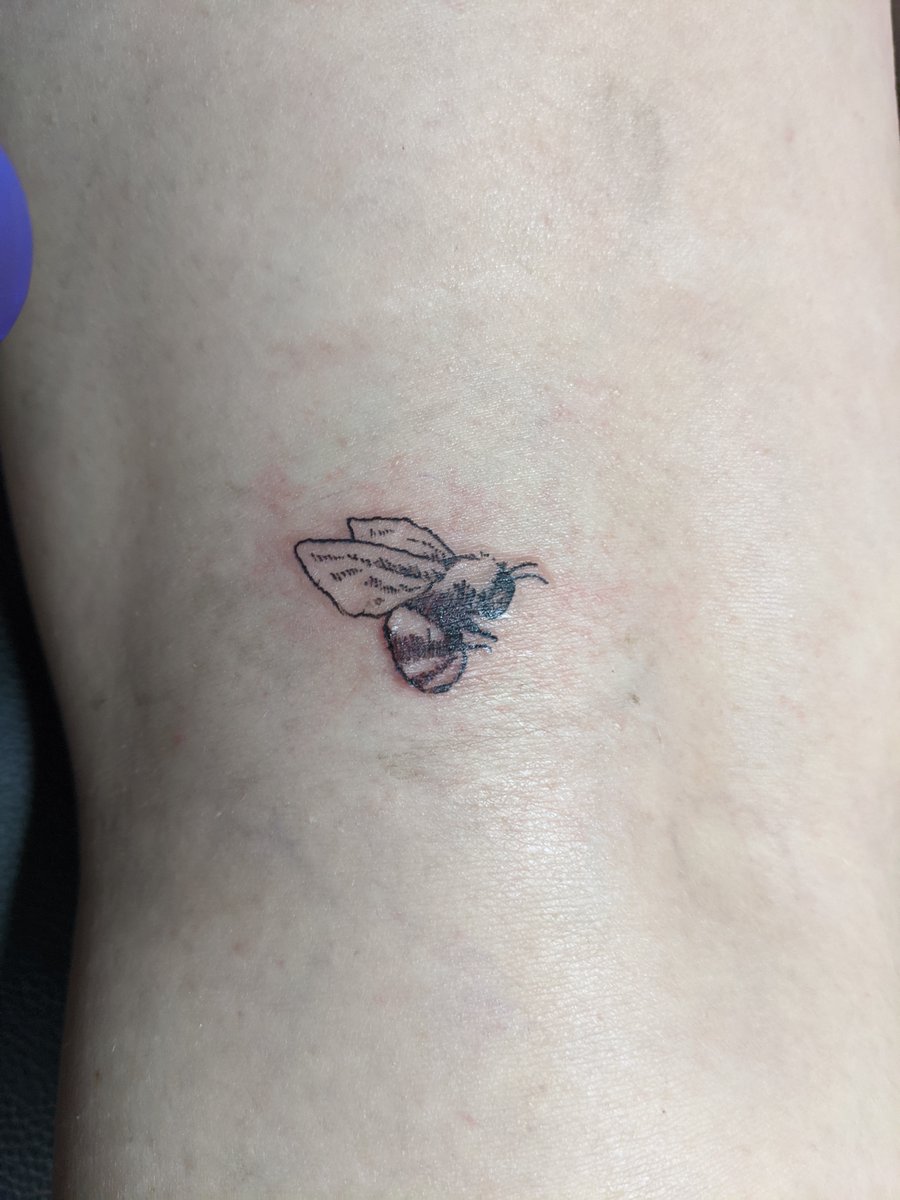 zurifee's tweet photo. A zesty citrus slice and 'it's the bee's knees' tattoo! I really had fun with these two small tattoos! https://t.co/6yk4eCbuo6