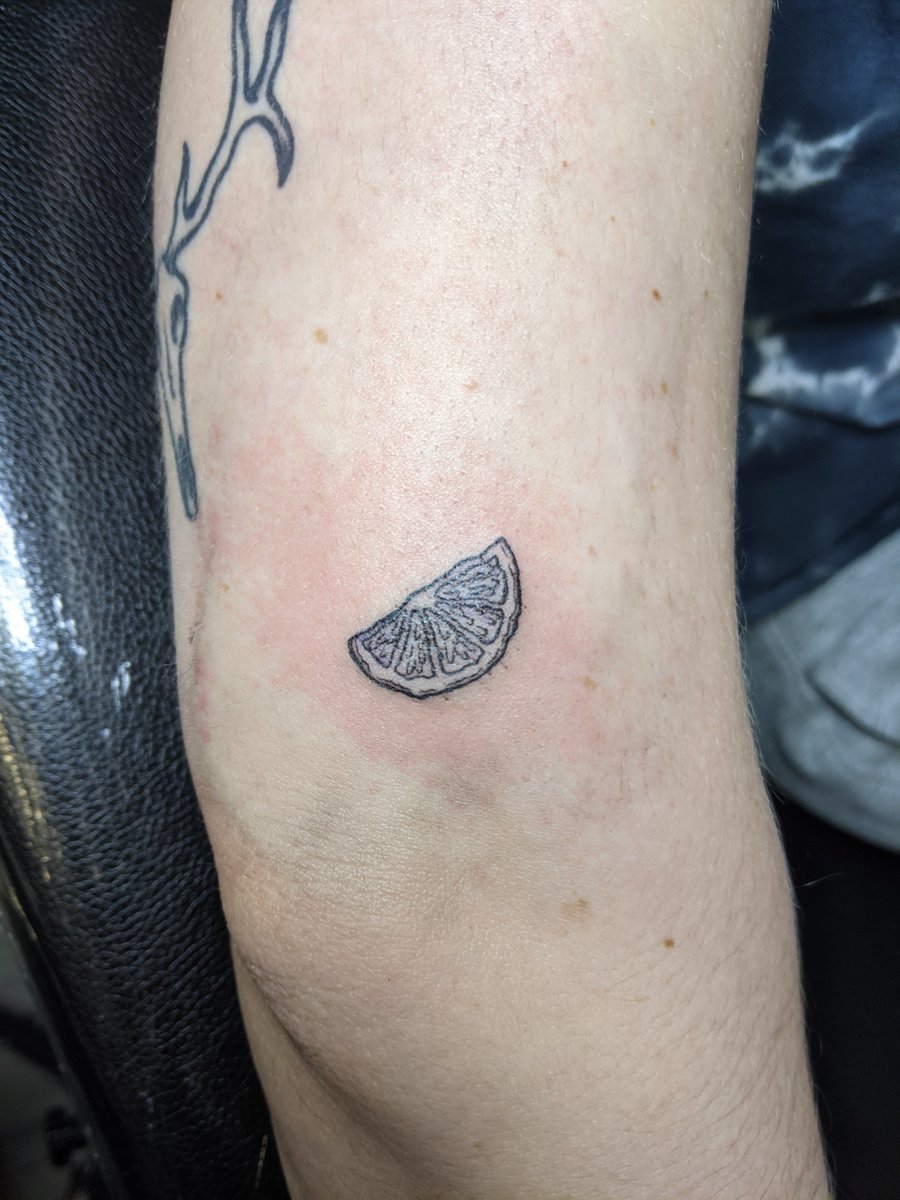 zurifee's tweet photo. A zesty citrus slice and 'it's the bee's knees' tattoo! I really had fun with these two small tattoos! https://t.co/6yk4eCbuo6