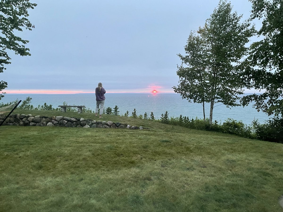 MatsonMarlo's tweet photo. After 8 days of consistent rain we are blessed with a beautiful, momentary sunset.
#leland https://t.co/ogorB9BJE6