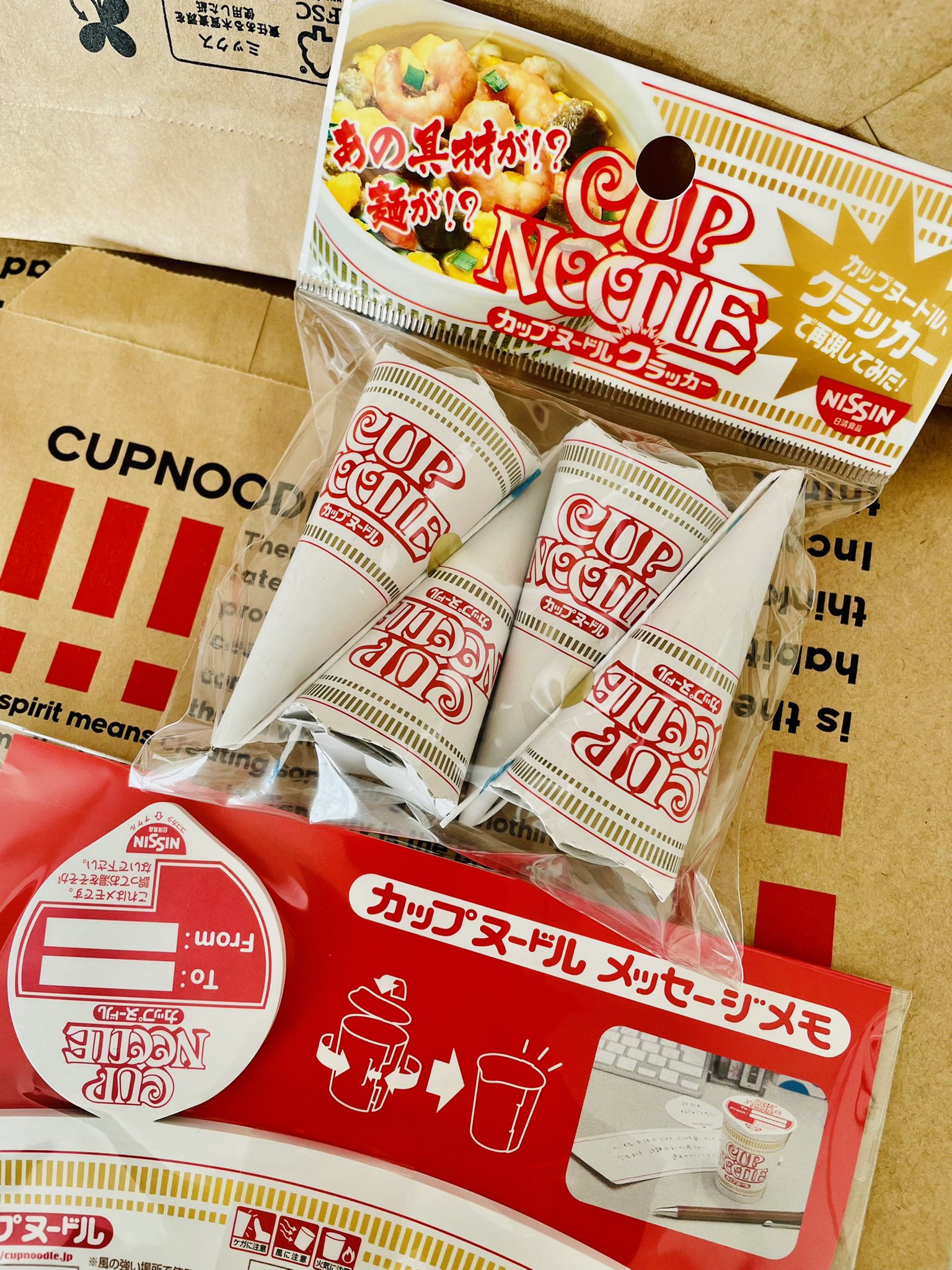 Makiko P 先日 横浜のカップヌードルミュージアムでオリジナルカップ麺作ってきました 謎肉 って 公式の呼び方だったんだね お土産に買った カップ麺クラッカーから 麺と具が飛び散るのも可愛いすぎて キュン T Co Ne2jgi7whf Twitter