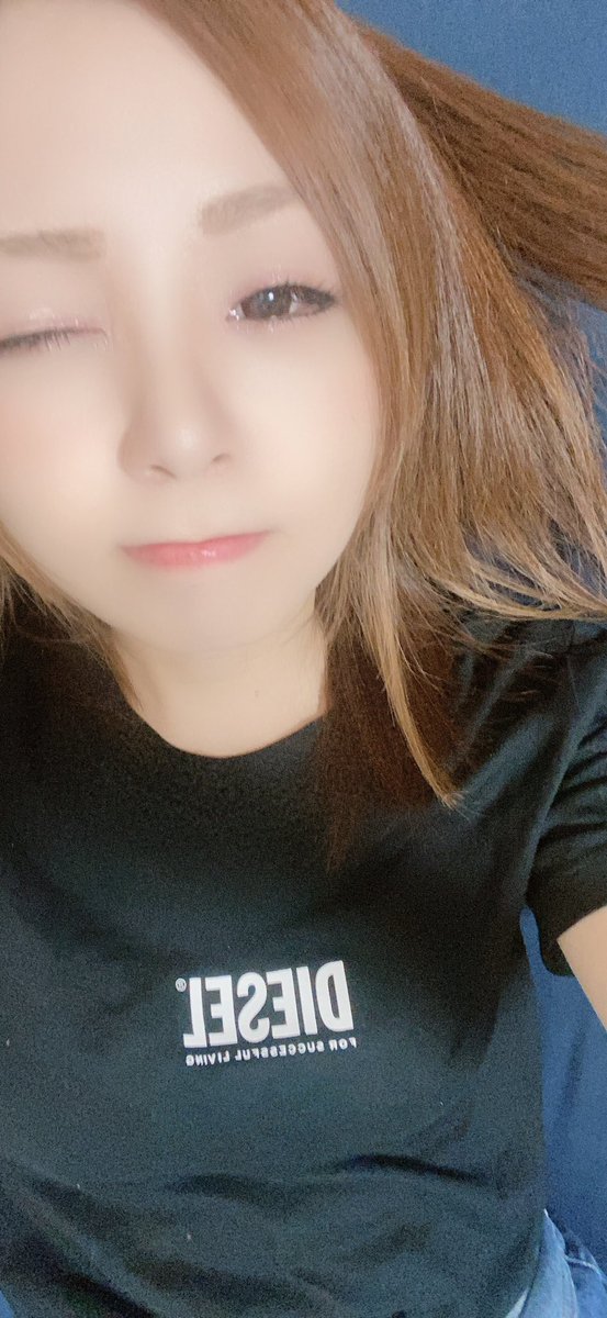 VVsuzuVV_pw's tweet photo. おはよぉー！！
安定の昼寝からのお目覚め🤤🤤🤤 https://t.co/4rU3gFvUTR