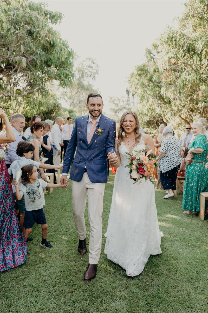 Everyone loves a good wedding photo, right? So we thought we’d share this gorgeous lil pic of our Managing Editor, Tierney, tying the knot recently. Congratulations Mr and Mrs Seccull!

📷 Tessa Shannon Photography