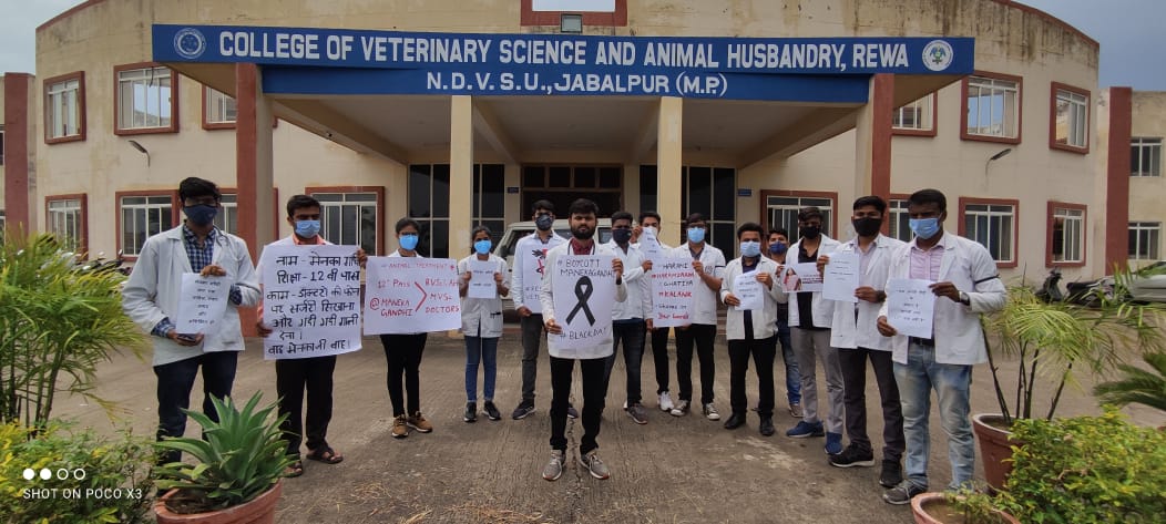 सफेद कोट की शांति 
अब   बनेगी   क्रांति !
#VetsRespectMatters
#ApologizeManekaGandhi