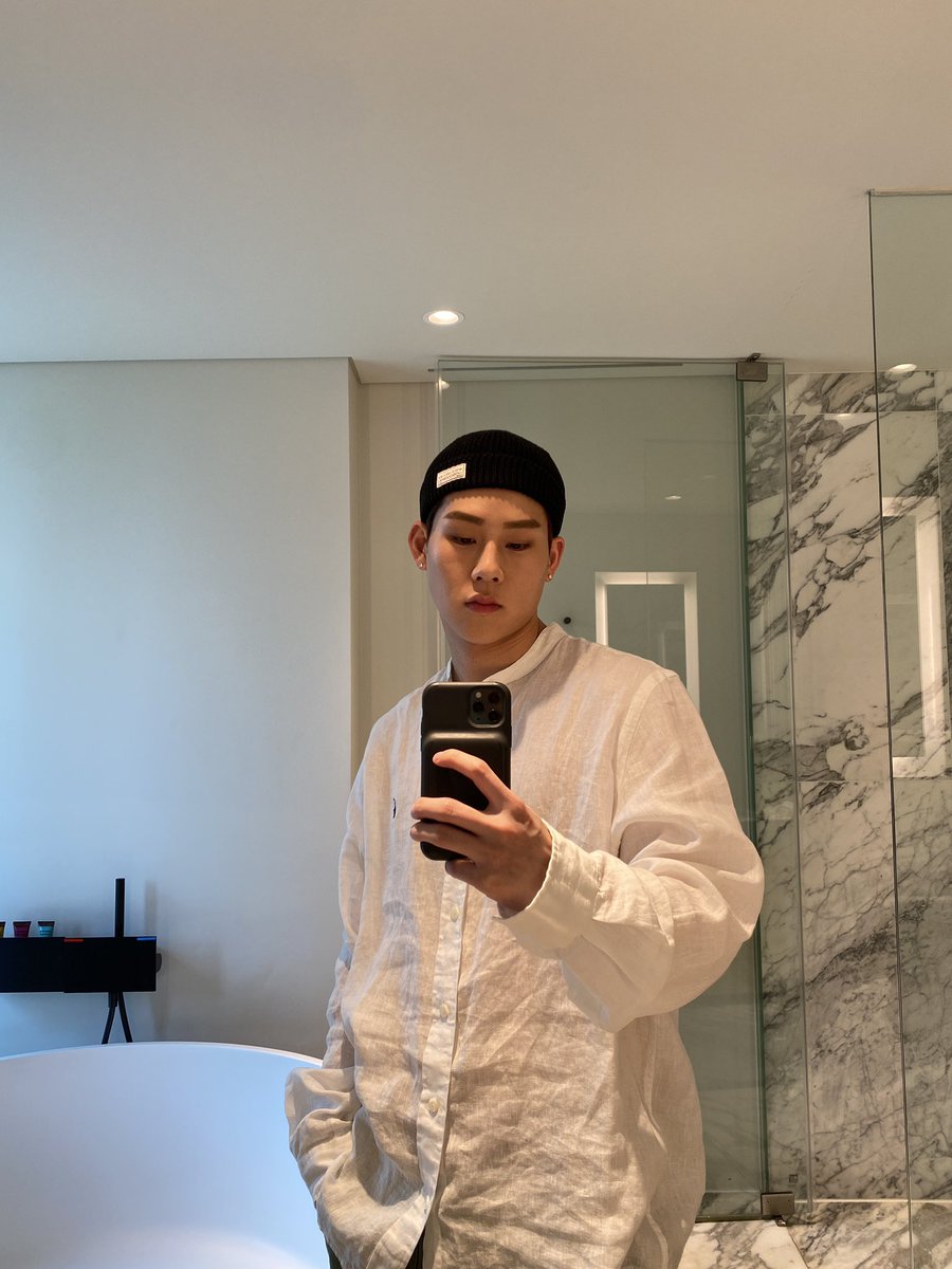 OfficialMONSTAX's tweet photo. 어제 잠이 깜빡들어서 못 올린 사진.. ㅠ
어제 만난 몬베베들 다 반가웠고 갬블러 너무 좋다고 다 해줘서 고마웠어 ㅠㅠ 사랑해🤍 오늘두 힘내!! #주헌 https://t.co/n3hUIl8vLn