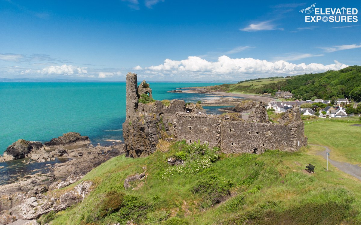ElevatedExposur's tweet photo. Dunure Castle in Ayrshire, Scotland, surrounded by a rare algae bloom in the Firth of the Clyde. @VisitAyrshire @VisitScotland

#dunurecastle #dunure #ayr #ayrshire #scotland #scottishcastles #castlesinscotland   #epic_castles #scotlandcastles #outlander #outlanderlocation https://t.co/mMtiLflETO