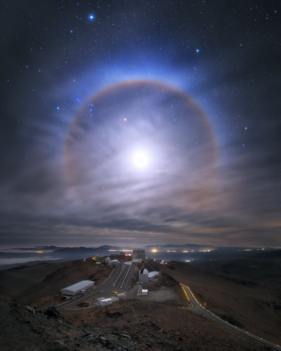 ESO's tweet photo. Our latest Picture of the Week features a spectacular lunar halo — the result of moonlight interacting with millions of ice crystals suspended in the atmosphere — that formed above the La Silla Observatory. 

🔗 https://t.co/LCtiAn38el

Credit: @ESO / @YBeletsky https://t.co/TG8V0CwHYU