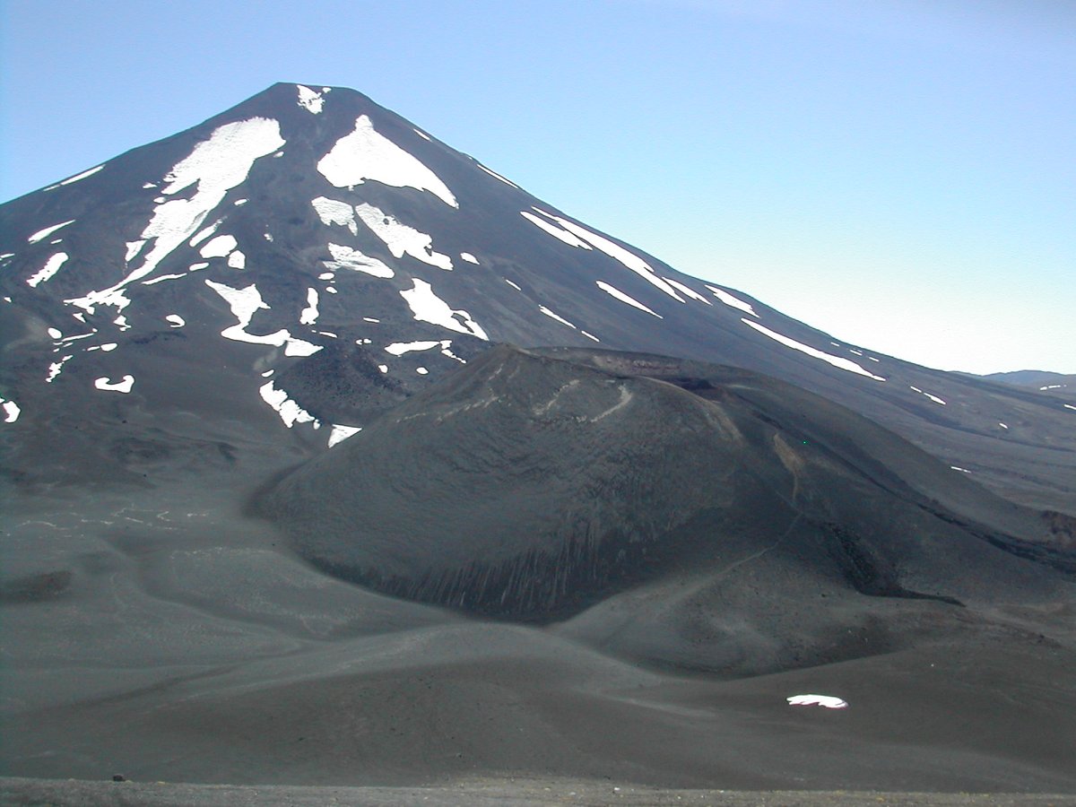 Discover our new #ArticleCollection on The Interplay Between #Magmatic Processes and #Tectonics in Arcs led by Joaquin Alberto Cortes, @volcano_katy, Luis E. Lara and @SeismologyFinn. Interested in participating? Check out further details here: fro.ntiers.in/RwFV. #geology