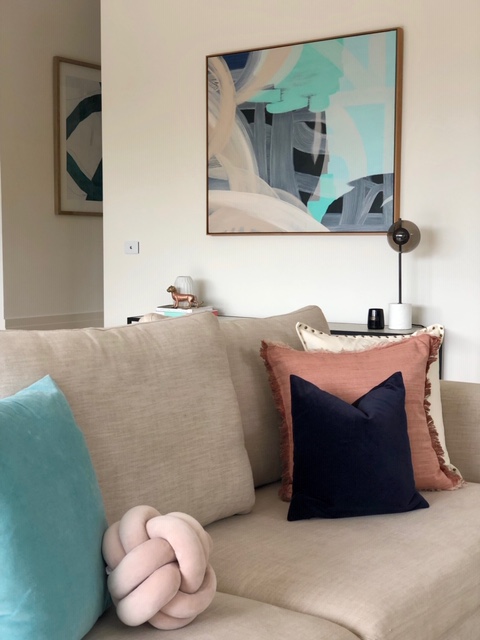 A stylish lounge with neutral tones and a drop of aqua, bronze and light pink. Design your lounge room with neutral tones and change the colour scheme with accessories.

This stunning lounge room is styled by Moran Property Styling.

#ultima #interiordesign #moranpropertystyling