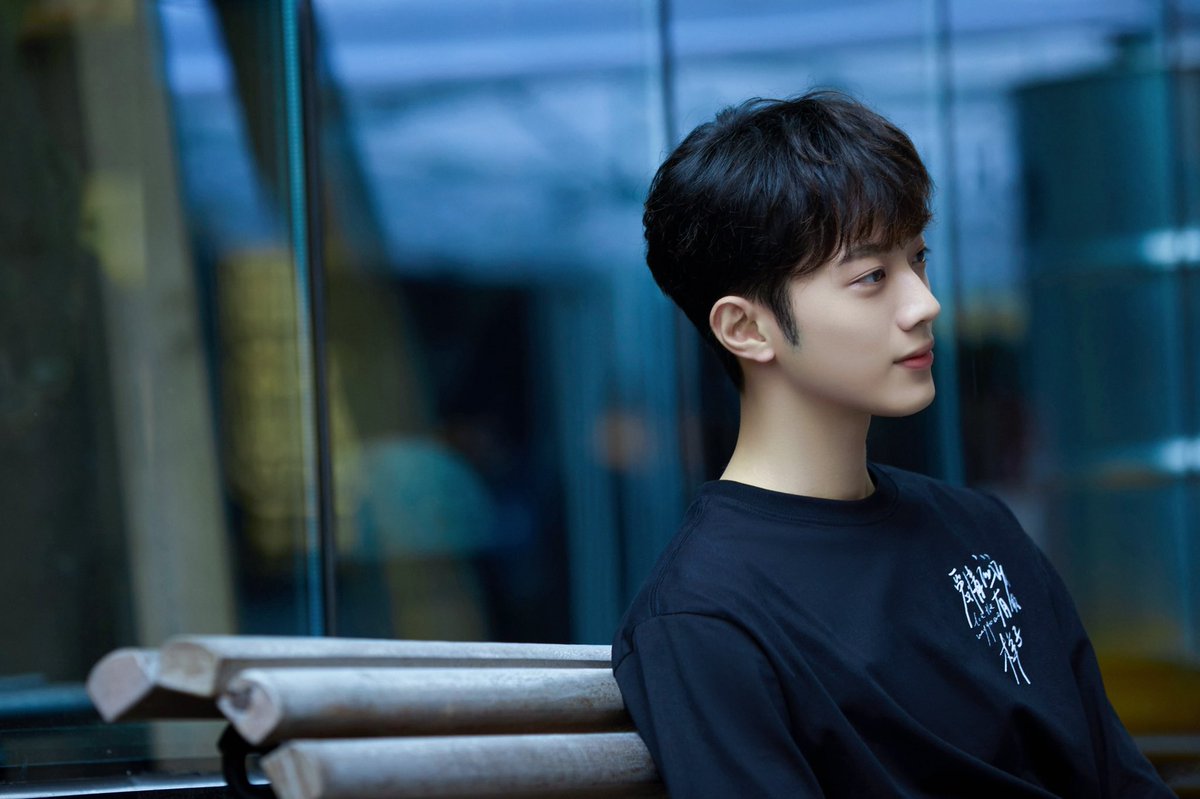 URBANELIN_0923's tweet photo. 라이관린 비망록 웨이보 1 

오빠 이렇게 잘생겨도 되나요? 💙
얼빡 미쳤다 미쳤어

📎https://t.co/CZyCIOcnYa

#라이관린 #LAIKUANLIN #賴冠霖 https://t.co/MIOaR27M9g