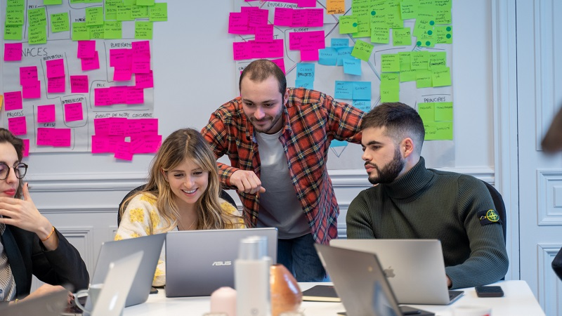 Le télétravail 💻 a aujourd'hui une vraie place en entreprise, certains l'apprécient, d'autres moins, mais alors comment bien gérer ses collaborateurs dans leur mix télétravail-présentiel ? 👇buff.ly/3diXama