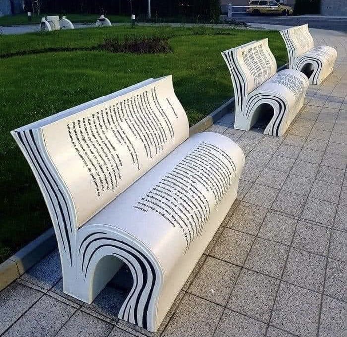 susanjanemcken1's tweet photo. What fabulously creative public seating 📚 https://t.co/bnPH1FVQ0g
