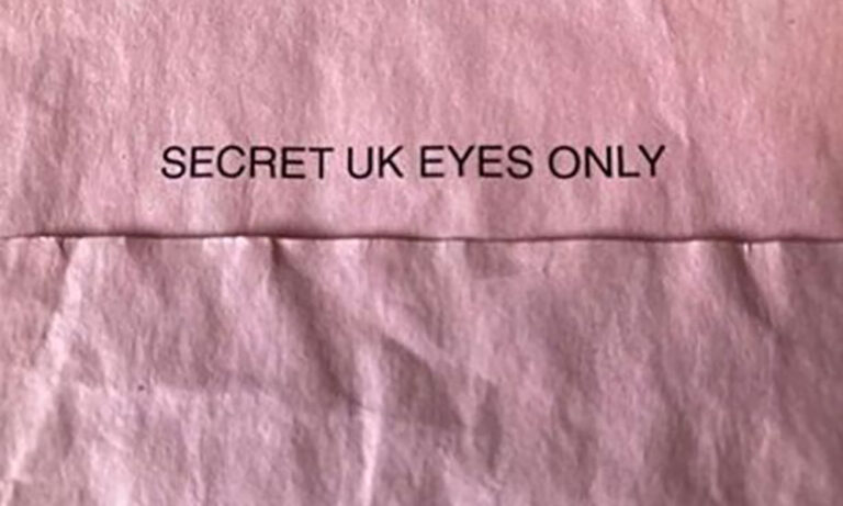 ArianaNews_'s tweet photo. د بس په تمځي کې د افغانستان په اړه محرم اسناد مندل شوي
https://t.co/A5Nk7SOMsM
#Busstop #SecretUKMilitaryDocuments #UKForce #ATN #ArianaNews #ATNNews #AfghanNews #AryanaNews #Afghanistan #PashtoNews https://t.co/nN1fF210Ot