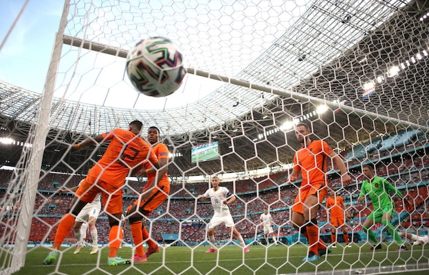 tfm_one's tweet photo. Überraschung bei der EM! Tschechien schlägt die Niederlande mit 2:0. Belgien müht sich ins Viertelfinale.
https://t.co/AiCVxOoKN2

#em #em2021 #europameisterschaft2021 #uefa https://t.co/IpjBJ7grG0