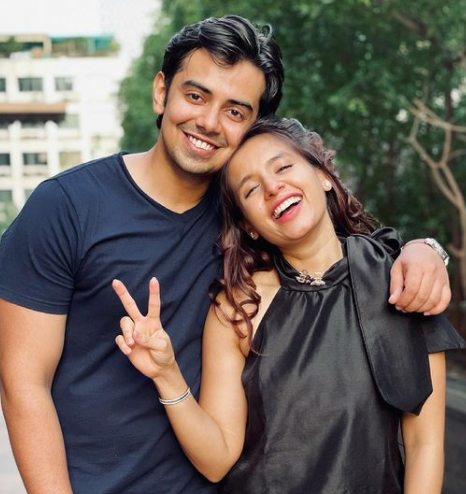 ETimesGujarati's tweet photo. Actor @devarshi7893 and singer @Aishwarya_TM to work together for an upcoming video song

#gujaratinews #gujaraticinema #singer #actor #upcomingrelease #newrelease #untitledproject #freshjodi #dhollywood #TimesofIndia https://t.co/AgDz4XL9X3