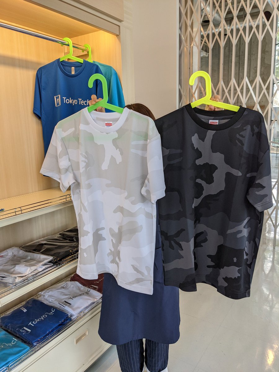 東工大グッズ新商品ができました！ 迷彩柄のTシャツ、袖のツバメマーク