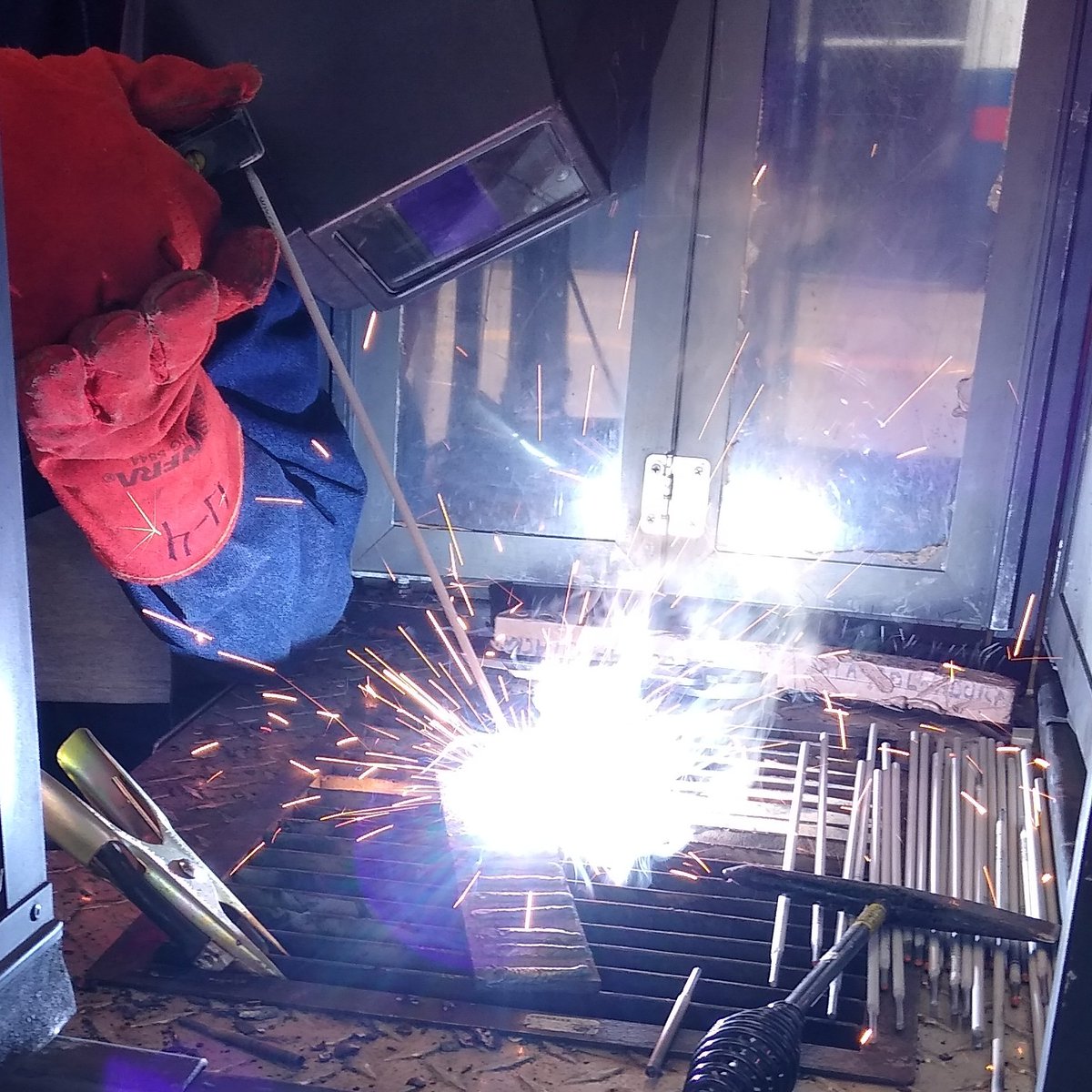 electrodosinfra's tweet photo. #ExpertosTrabajando con #ElectrodosInfra https://t.co/GZljUFP4nX