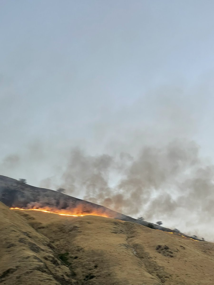 marisavram's tweet photo. Making our way past the #shellfire on the grapevine https://t.co/qHPa6OylTf