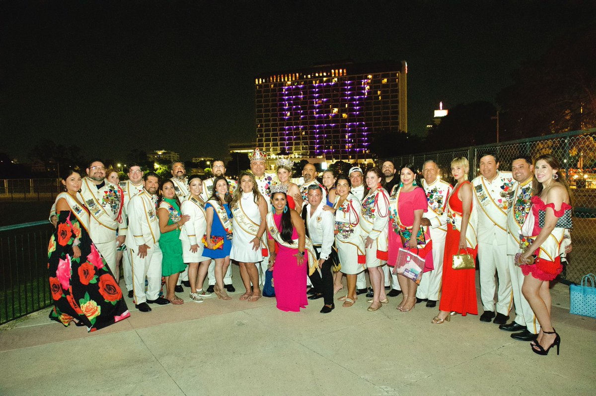 AguillonRF72's tweet photo. To the entire @FiestaSA organization, thank you for a well organized 10 days of #Fiesta2021 fun!! My court and I are honored to have represented our organization, while making lifelong friendships with countless Fiesta representatives. An unforgettable experience. #VivaFiesta https://t.co/HZZcZiwZeO