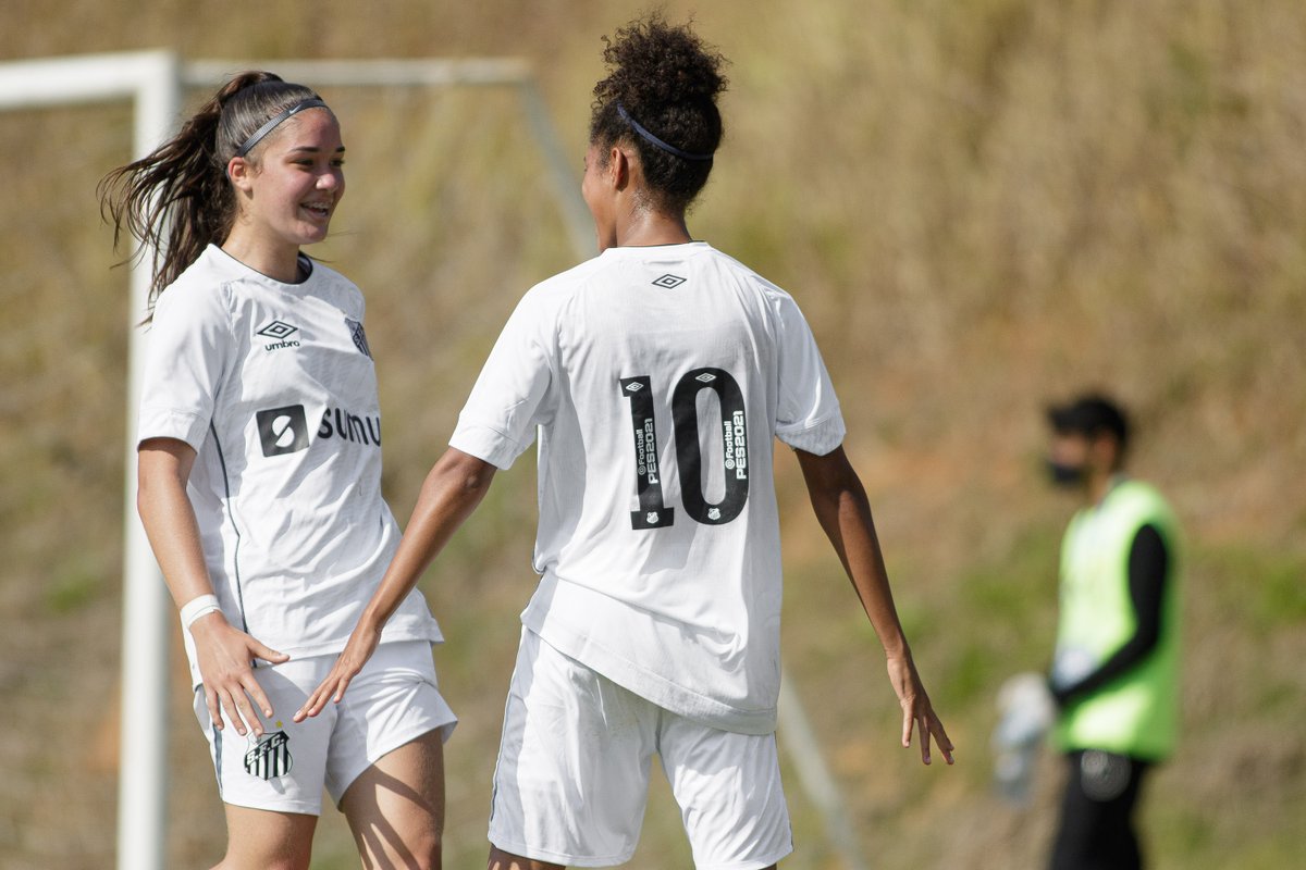 SereiasDaVila's tweet photo. Bom dia, nação santista! Hoje tem #SereinhasDaVila! 😍🧜‍♀️

⚽ São José x Santos FC
🏆 #BrasileirãoFeminino Sub-16 - 2ª rodada
🗓️  Segunda-feira (28)
⏰ 08h30
🏟️ CT do Sorocaba - (SP)
📺 https://t.co/bphrQKvQcP

Pra cima delas! ⚪️⚫️

📸 Adriano Fontes / CBF https://t.co/JqK4Kmx1QY