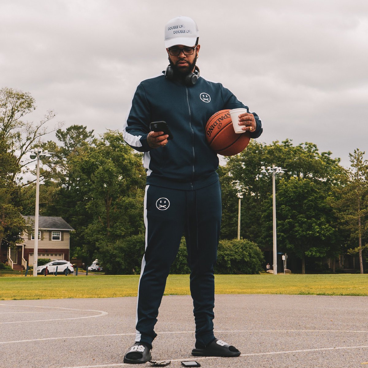 DSGMapparel's tweet photo. Bringing Track Back. 🛤
•Double Up Trucker
•Infinity Slides
•BTB Tracksuit
#DSGM SS ‘21 Pack ⤵️
https://t.co/ydqWpqRPiT
📸: @Quest_Dreamland https://t.co/OJrdGRlWJk
