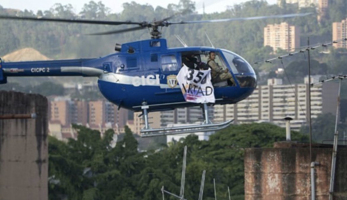 soldadoDfranela's tweet photo. Óscar Pérez no hizo un documental del Salto Ángel pero un día como hoy alzó vuelo en busca de la libertad de todo un país.

También dio su vida por Venezuela y ayudada a los niños.

Pero somos de memoria corta. https://t.co/7b2A9qEJeV