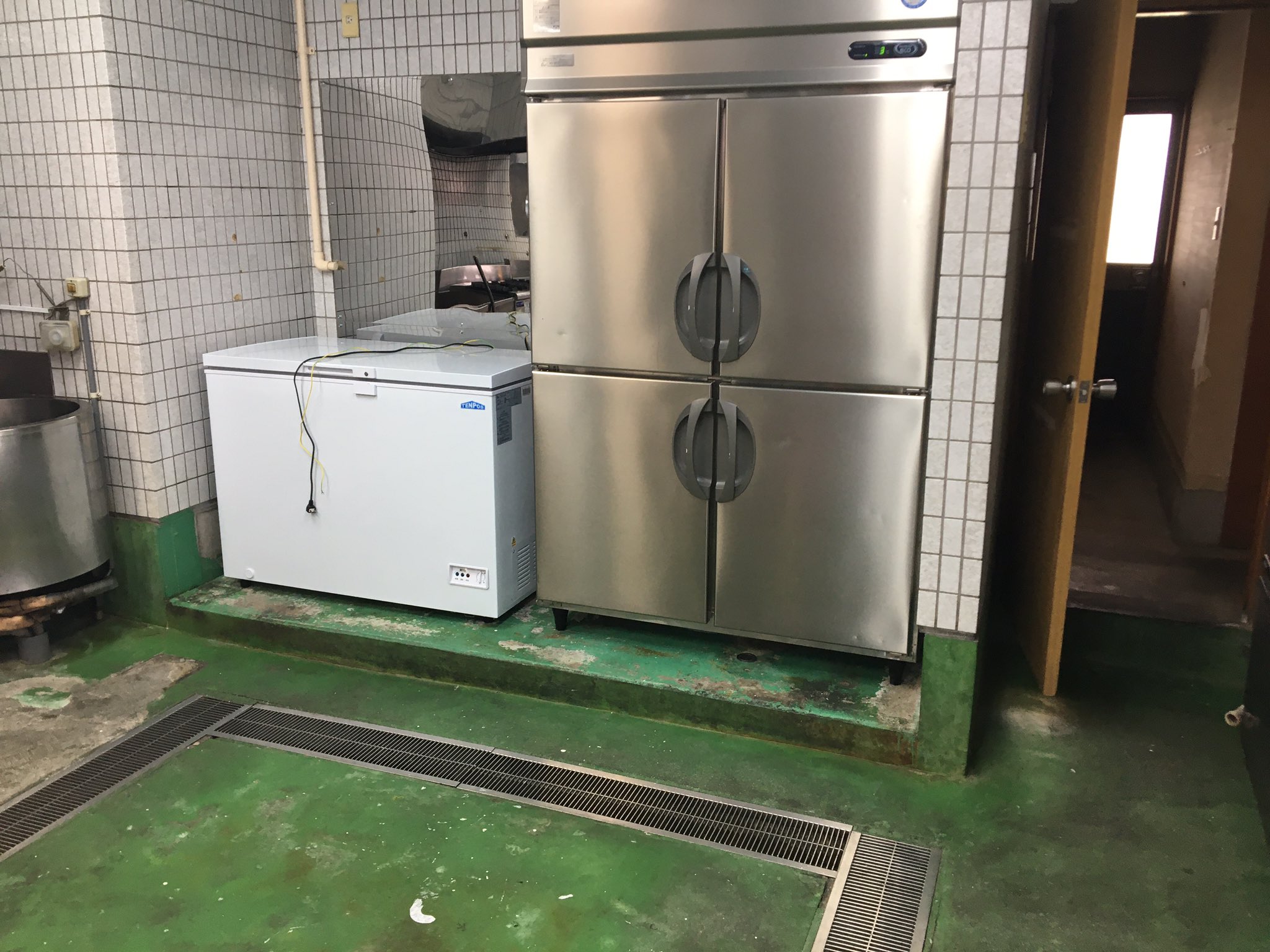 麺屋 つの田 こんにちわ 厨房機材全部揃いました ホールも畳が入り壁紙の下地とかはいって 着々と準備が進んでおります オープン楽しみにしててください T Co Jcbmxvruur Twitter
