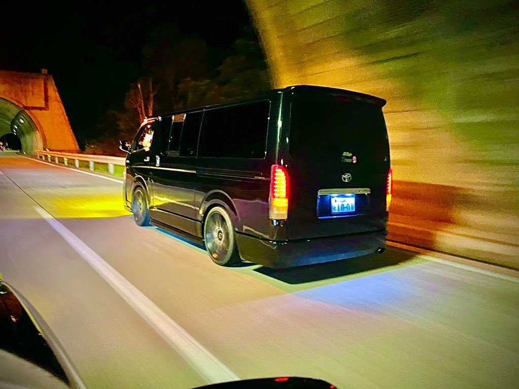 stnvip23's tweet photo. ~🚗固定ツイート🚗~
タント、ステップから
乗り換えた為書き直し
和歌山でうろちょろ200系ハイエース乗ってます！
気分で弄ったりしてます🤭
まぁほぼ現状維持でこんなハイエースですが良かったらコラボ等お願いいたします🤲
#ハイエース
#HIACE
#箱車連合
#関西和歌山Style
#車好きと繋がりたい https://t.co/eIdJtpH0lc