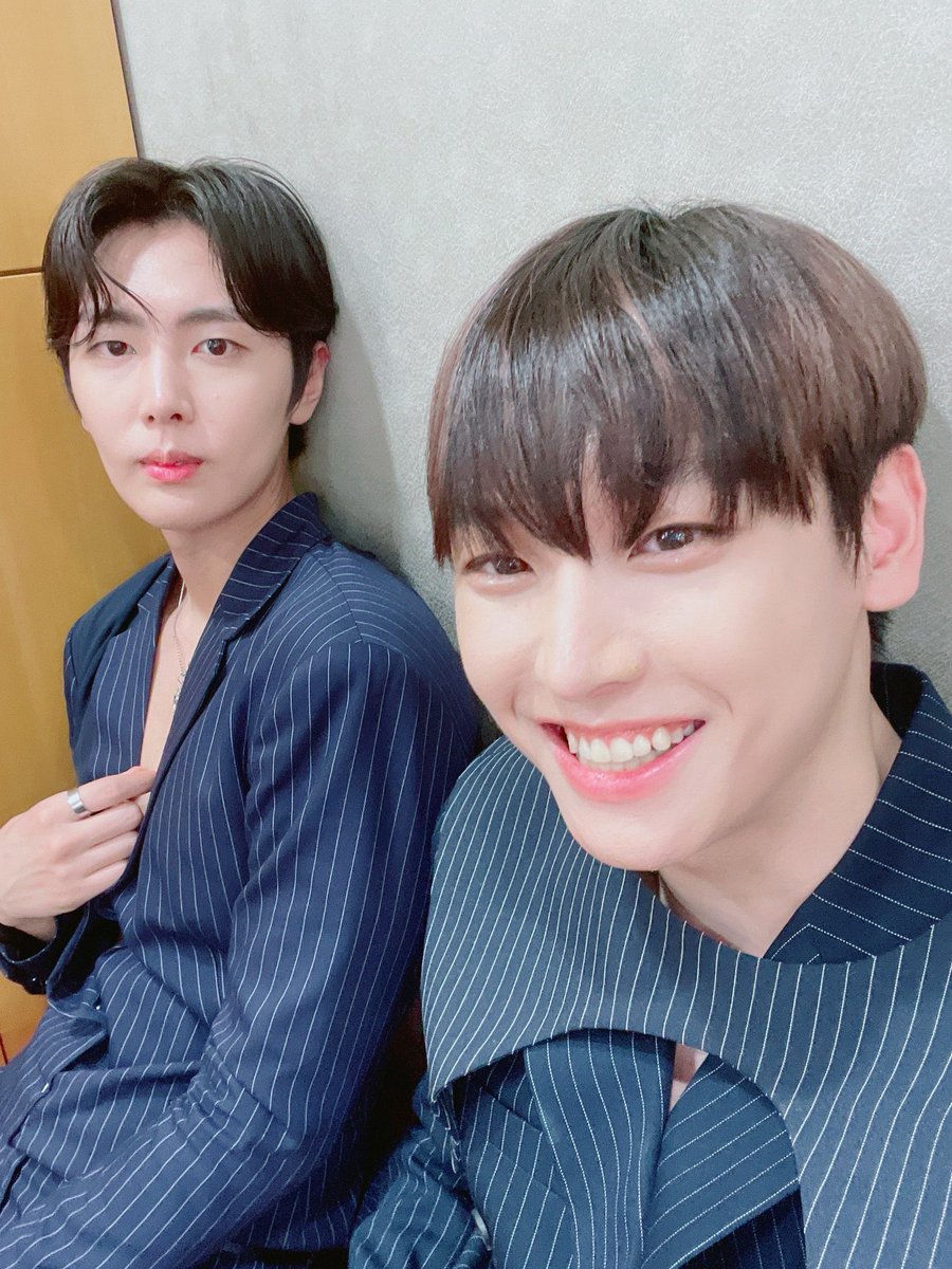 hardhalfhuff's tweet photo. 와..고딩같냐
표정이 https://t.co/MpydeaLo9u