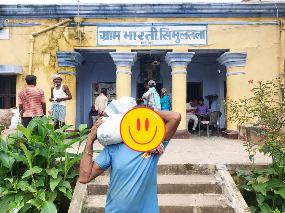 GramBharti_'s tweet photo. @GramBharti_IN द्वारा #कोविड आपदा #राहत कार्यक्रम अन्तर्गत #बिहार के #जमुई जिला में जरूरतमंद परिवारों में #राहत सामाग्री वितरित 🙏❤
#updatefromtheground #grambharticovidrelief #Covid19India #biharcovid19 #covidreleif https://t.co/6bhCdRuL6s