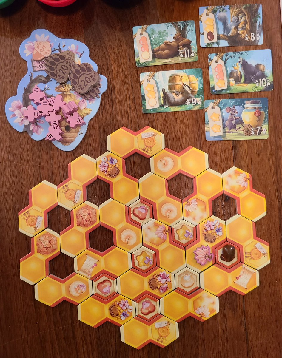 TableIt_'s tweet image. Some of the most pleasant art and highest quality production comes from Honey Buzz from @ElfCreekGames. We could sit here and gush about how great the worker placement and tile laying gameplay is but really you only need to know one thing. The worker bees are called Beeple. 10/10