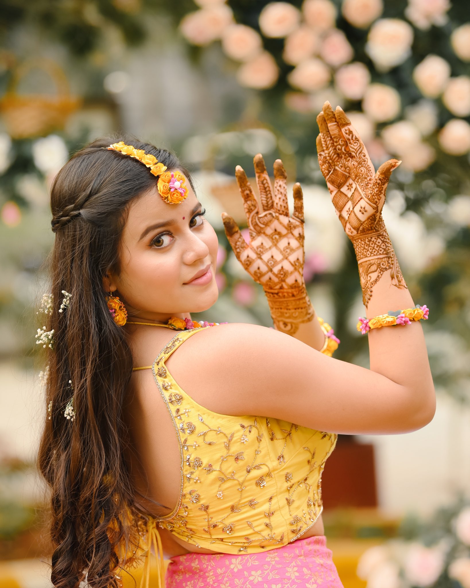 Haldi Ceremony | हल्दी फंक्शन ड्रेस | Haldi Function Dress For Bride |  styling tips for haldi ceremony for brides | HerZindagi