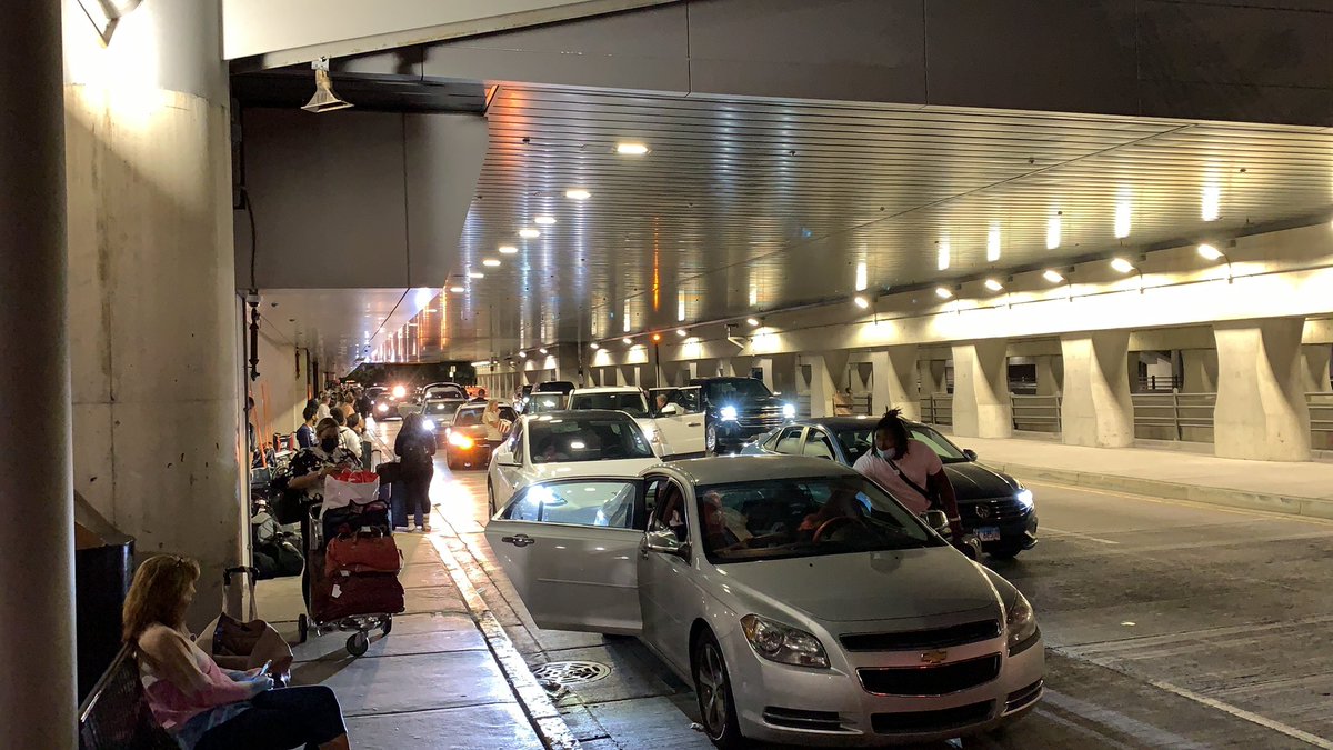 MDeRouinChicago's tweet photo. Where is @Chicago_Police ?   Not directing traffic at Midway and allowing standing cars under the terminal! @chicagosmayor https://t.co/DScR0zYGko