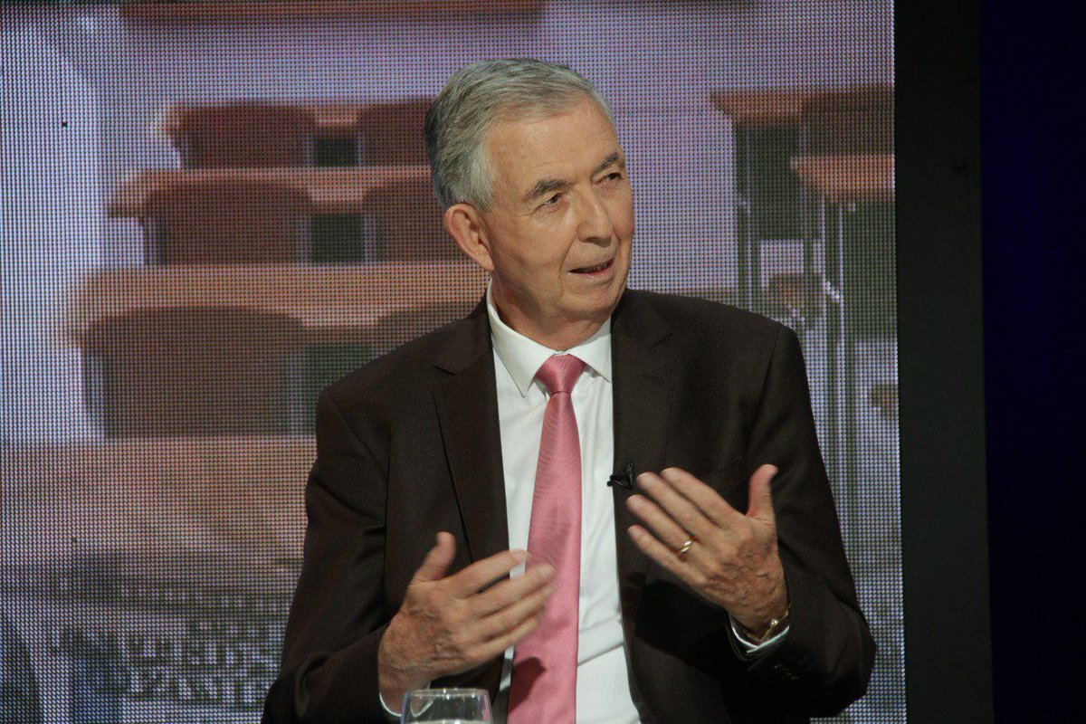 .<a href="/ARibadeneiraE/">Alejandro Ribadeneira</a>: “Vamos a dar mayor libertad a la universidad, fortaleciendo su autonomía, bajo regulaciones mínimas que lo único que asegurarán es la calidad educativa. Ese es nuestro compromiso, que obedece a un propósito: cumplir el anhelo de los jóvenes".

#JuntosLoLogramos