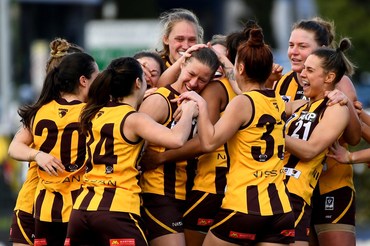 aflwomens's tweet photo. Picture this. It's your final match of footy after 250+ games. You get the fairytale goal in the final qtr. Your wife is also the teams' runner. She sprints onto the field to celebrate the moment too. Life is good.

State league wrap: https://t.co/PRviqbJbok

📸: Josh Chadwick https://t.co/mouJ0APlJd