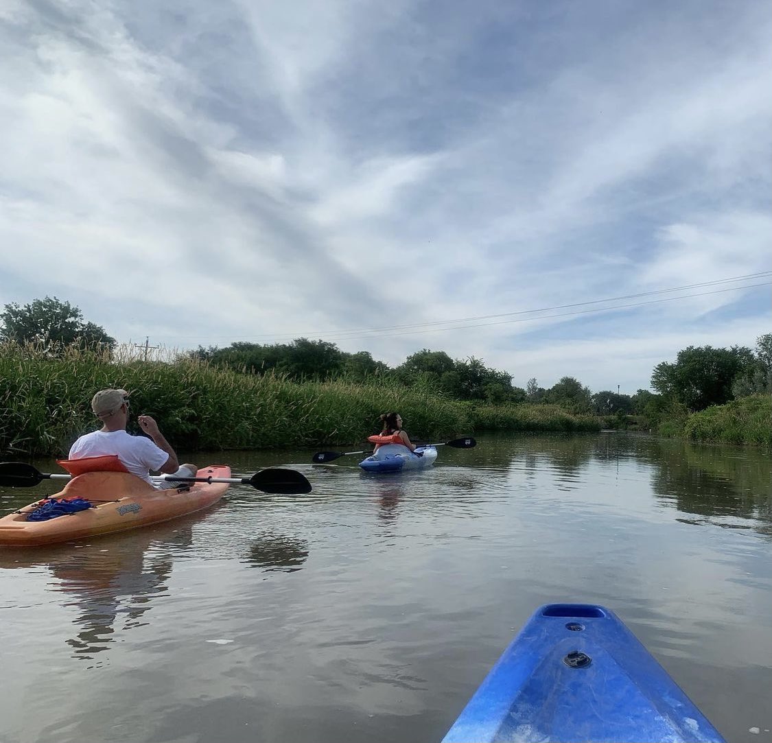 valeriejuareztv's tweet image. Oh look what just popped up on my social media memories from exactly one year ago today?! Kayaking with my now coworker @KelseyDickeson &amp;amp; our Nebraska friends. Fun times.☀️🛶 #Summer2020 #CovidSummer #Throwback @AliciaNaspretto @jmclovin28 @KitCwx