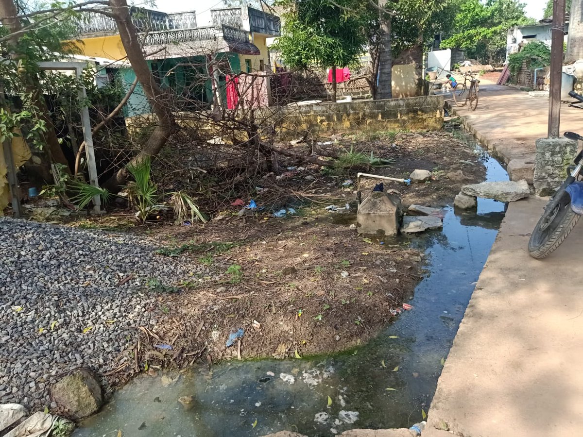 KoduruRecw's tweet photo. @AndhraPradeshCM @CollectorGuntr #స��వచ్ఛసంకల్పం మంచి కార్యక్రమం
కానీ అసలు సమస్య ఆక్రమణలు
 #కొలకలూరుగ్రామం https://t.co/3AF5EfY9y1