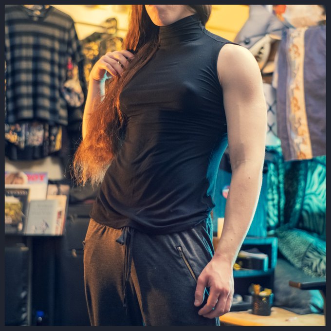 lov that you can see my abs through this shirt when I'm lookin extra cut https://t.co/iQVVQeydnO