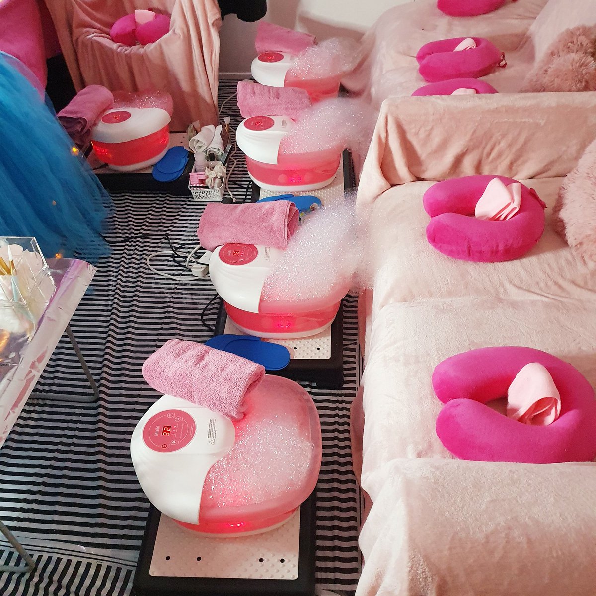 LdnMindz's tweet photo. CHILDREN'S MOBILE SPA AND PAMPERING SERVICES 💅🏾💆‍♀️🍹

When The Going Gets Tough, Get The Footspas Out!

We Cover All London Areas And Also Travel When Required. 

We Cater For Birthdays, Events, Pamper Days, SPA Days And Pampering Sessions.

🎀 CONTACT US TODAY!🎀
#kids #selfcare https://t.co/2phCzbm5NW