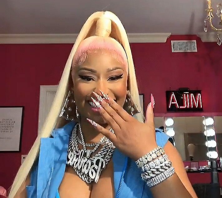 the fact that Nicki Minaj trends during every awards show despite not attending >>>>