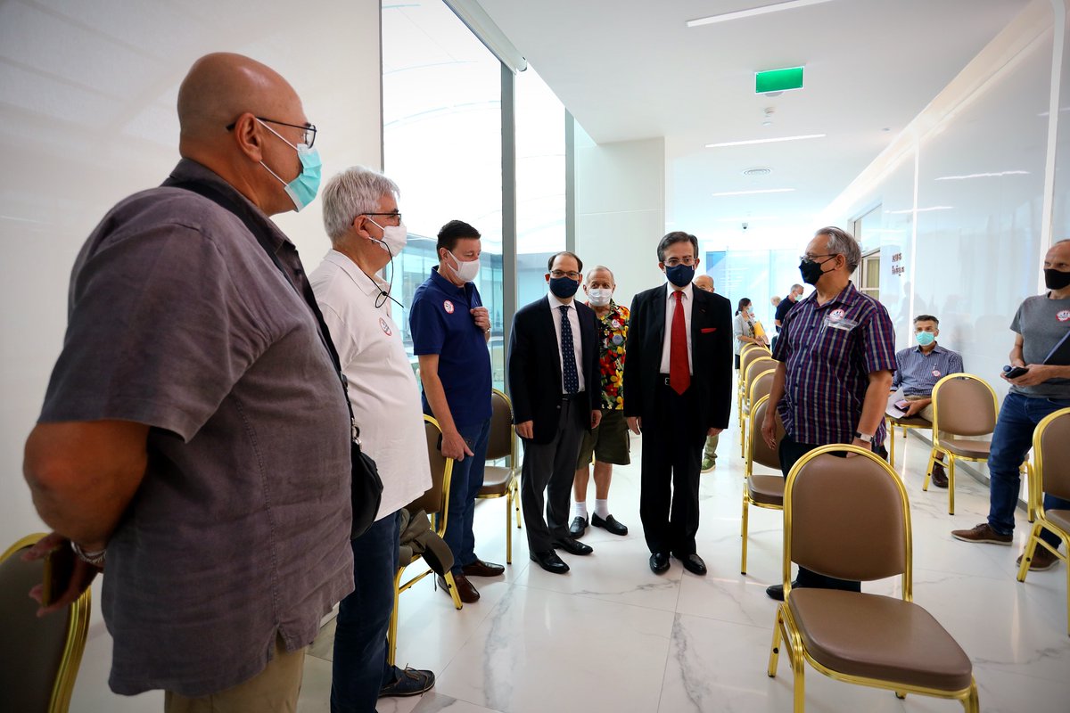 siamactu's tweet photo. 🇫🇷 L’ambassadeur de France en #Thaïlande, M. Thierry Mathou, s’est rendu, samedi 26 juin au Bangkok Hospital, pour vérifier le bon fonctionnement de l’organisation mise en place pour la vaccination des ressortissants français de 55 ans et plus.

👉 https://t.co/Nbi4AEBGet https://t.co/Ce7UMZDUrb