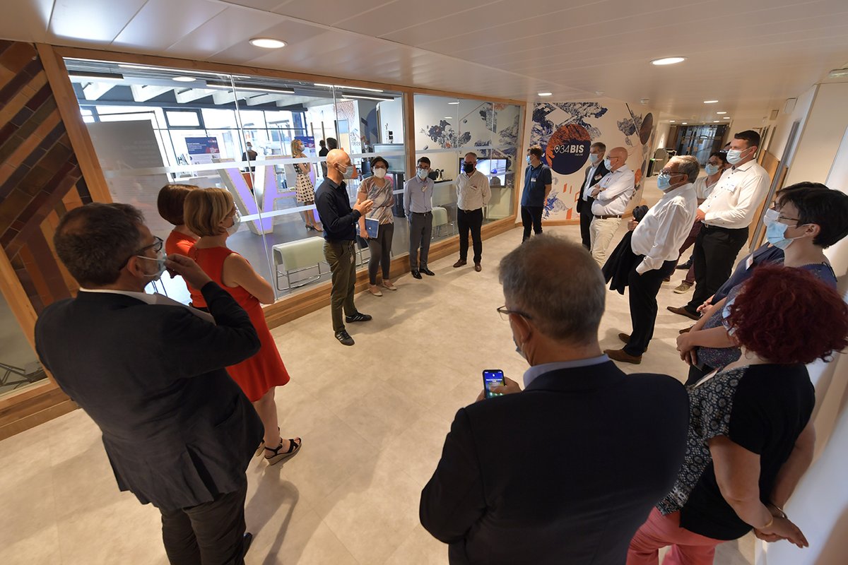 SanofiFR's tweet photo. [Retour sur 🔙] Vendredi, Olivier Bogillot, Président @SanofiFR, a accueilli sur notre site R&amp;D 🔬 de @montpellier_ une délégation du #CHEDE (Cycle des Hautes Etudes pour le Développement Economique) pour leur présenter nos activités et faire une visite de nos installations. https://t.co/yKDD6oRRJy