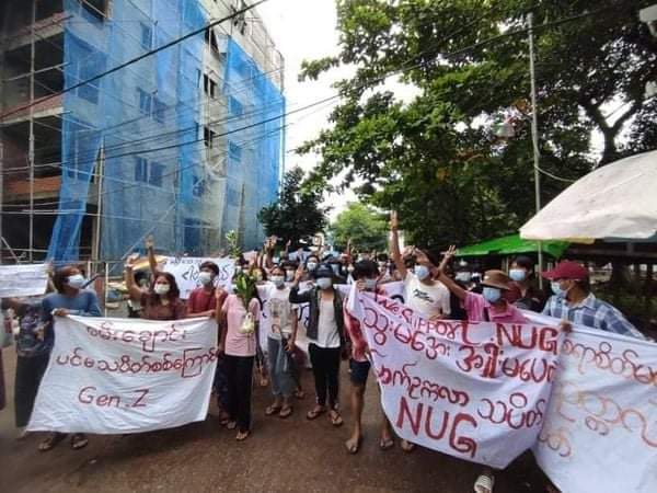 IrrawaddyNews's tweet photo. Young activists from Sanchaung and North Okkalapa townships in Yangon showed their support for the parallel National Unity Government in North Okkalapa (NUG) on Monday. (Photo: CJ) #WhatsHappeningInMyanmar https://t.co/E1UsUDDos0
