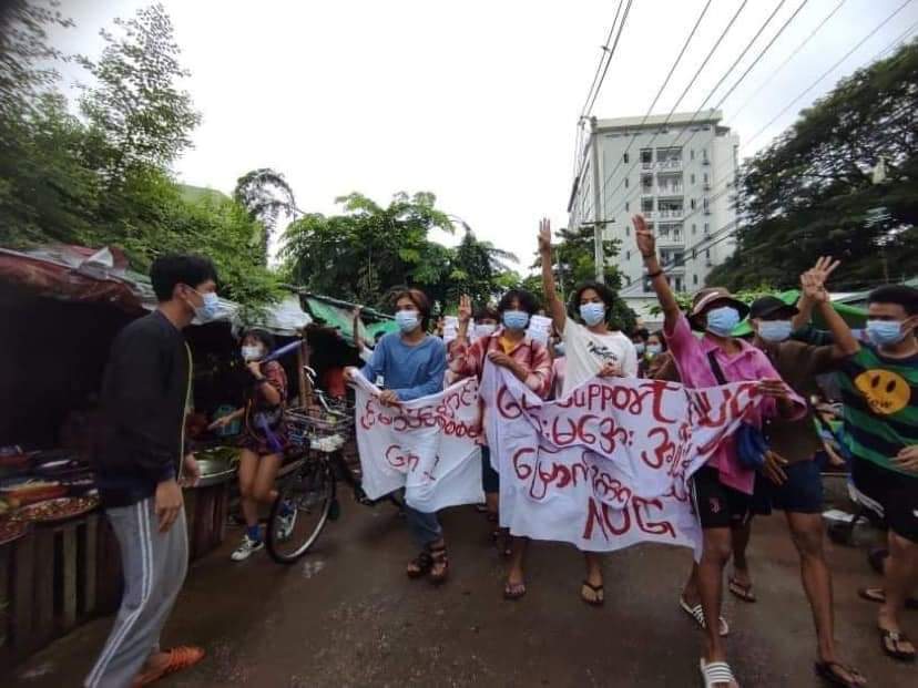 IrrawaddyNews's tweet photo. Young activists from Sanchaung and North Okkalapa townships in Yangon showed their support for the parallel National Unity Government in North Okkalapa (NUG) on Monday. (Photo: CJ) #WhatsHappeningInMyanmar https://t.co/E1UsUDDos0